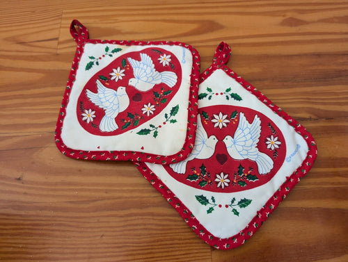 "Peace Doves" Potholders from Franco - 1980s-1990s Linens (Cotton, Polyester Kitchen Linens, Traditional, Vintage, White, Red, Green)