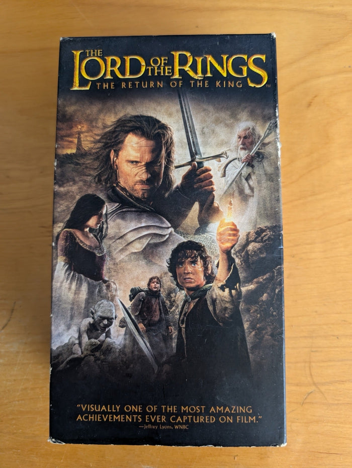 The Lord of the Rings: The Return of the King (VHS, 2003, PG-13) Elijah Wood, Ian McKellen, Viggo Mortensen, Lord of the Rings Return of the King VHS, LOTR movie, Best Picture 2003, Peter Jackson film, fantasy epic tape